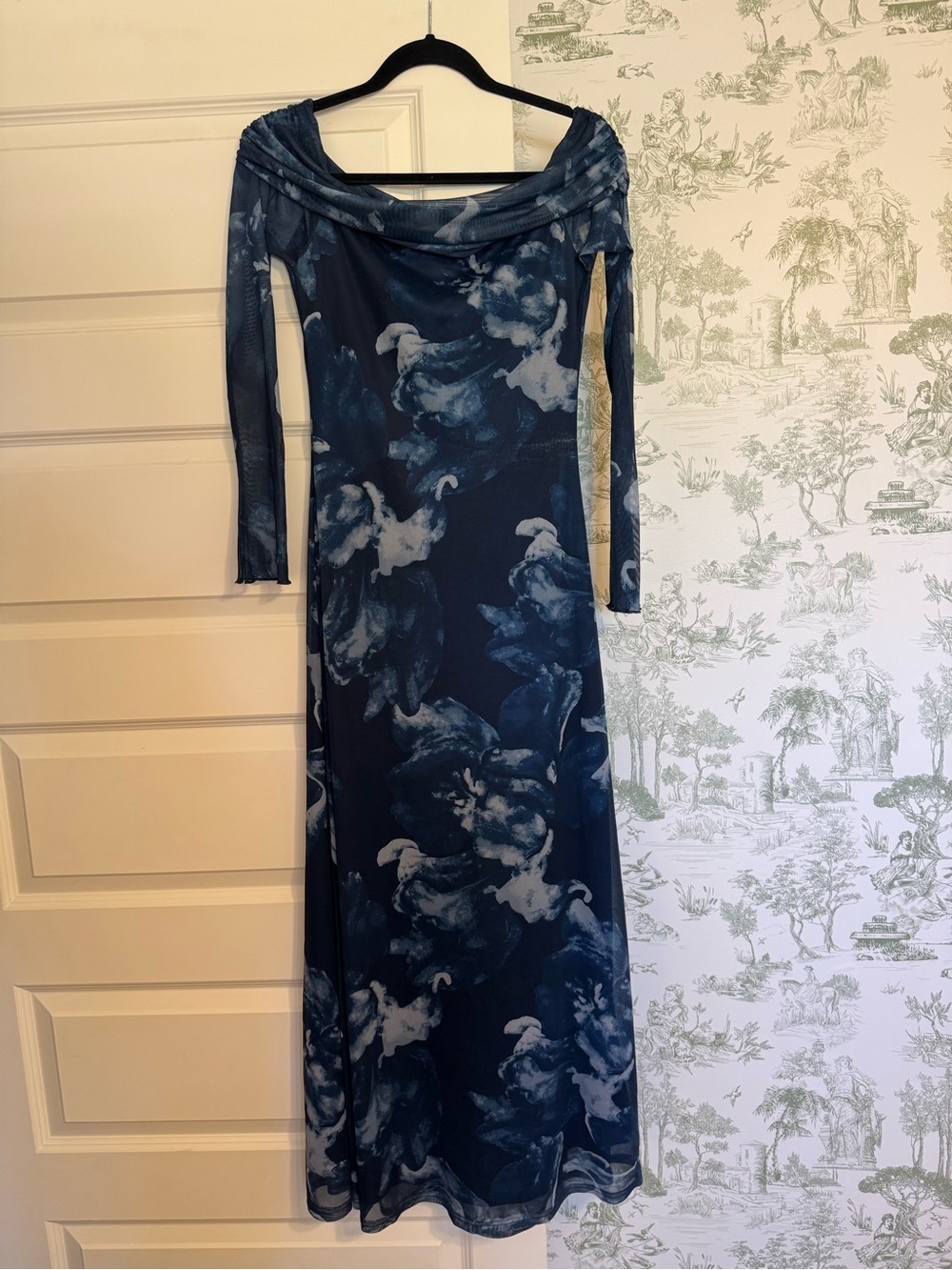 Navy Blue Floral Long-Sleeve Maxi Dress Mesh